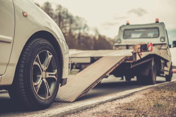 Fast Tow Truck Services: Don’t Wait in an Emergency